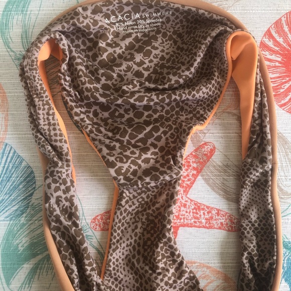 SOLD!🌸Acacia Loquat Set - Picture 3 of 5